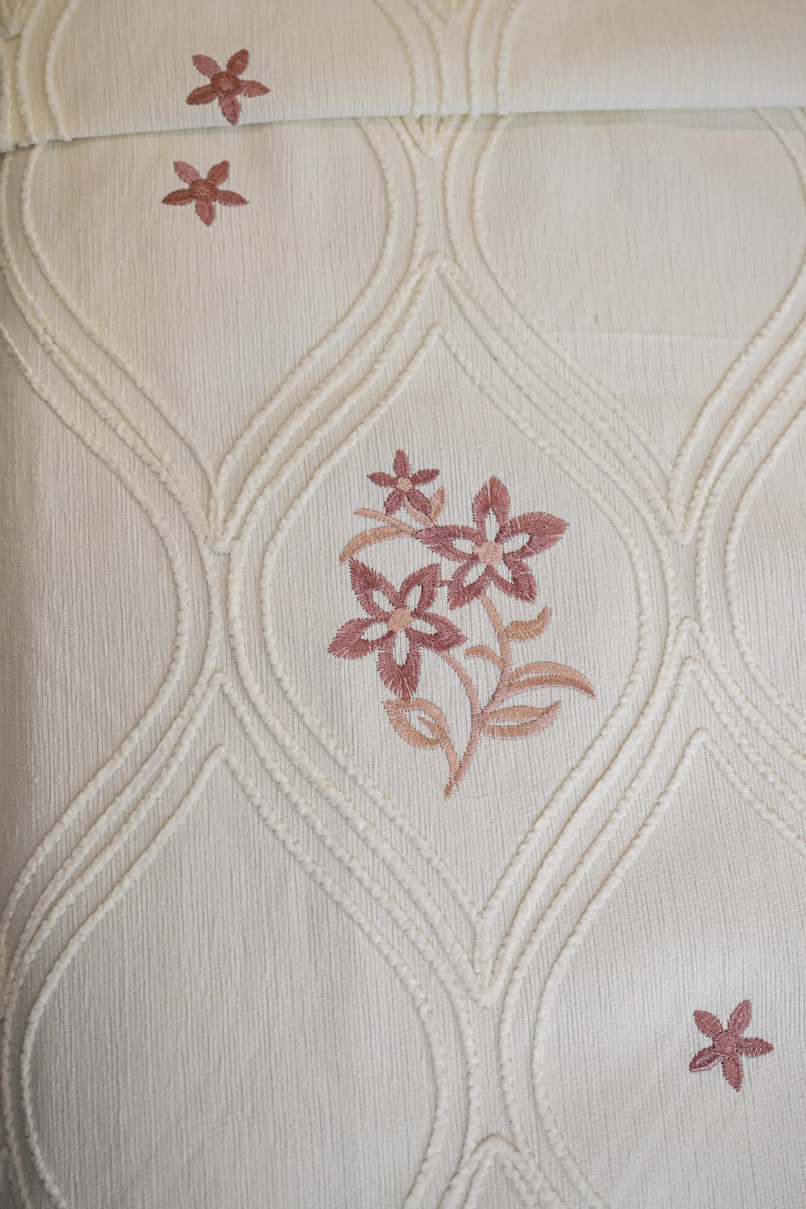 Parure de Lit Haute Gamme  Jacquard Brodé « Palais Rosé » (7 Pièces) | A la Page