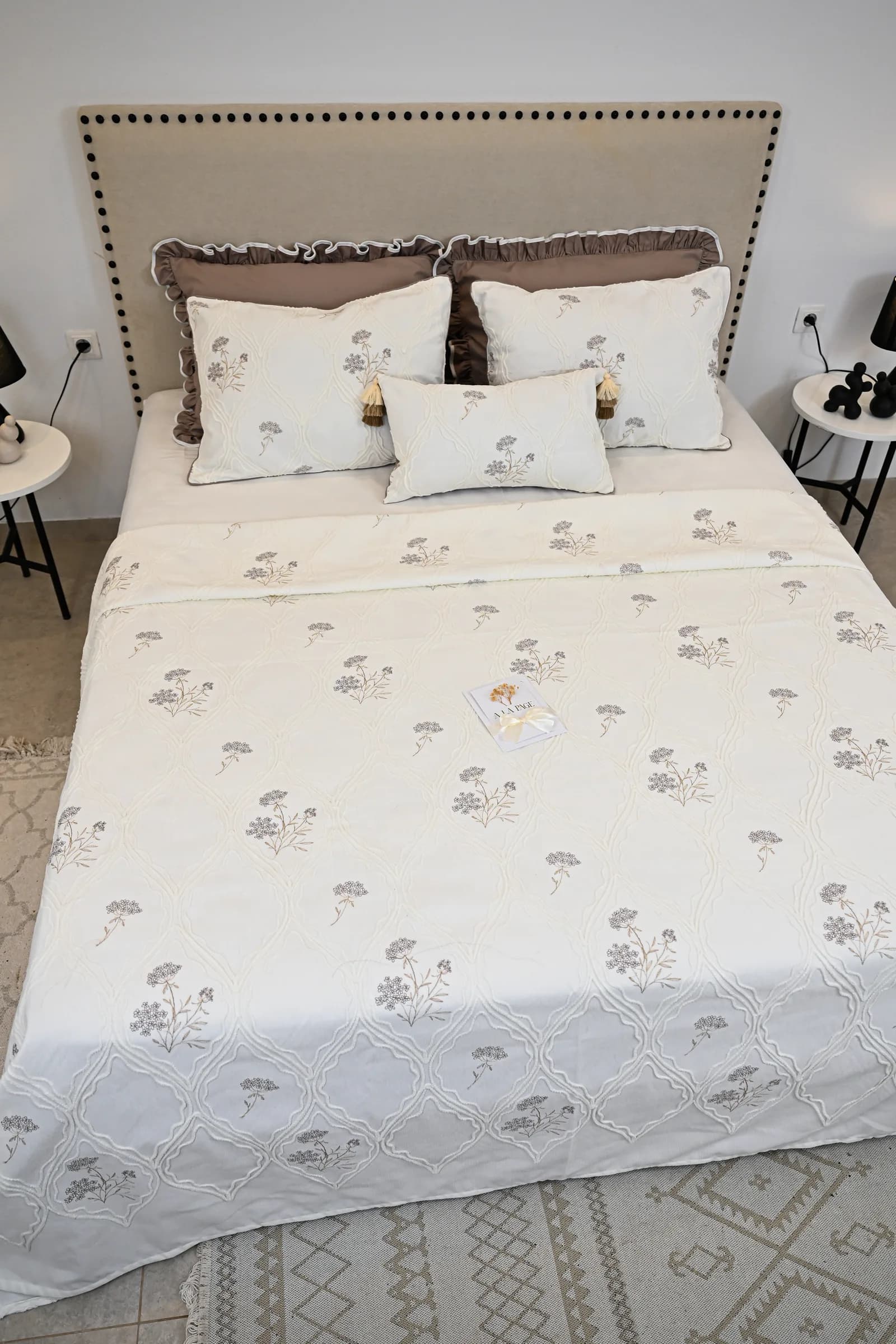 Parure de Lit Haute Gamme Jacquard Brodé « Ambre Royal » (7 Pièces) | A la Page