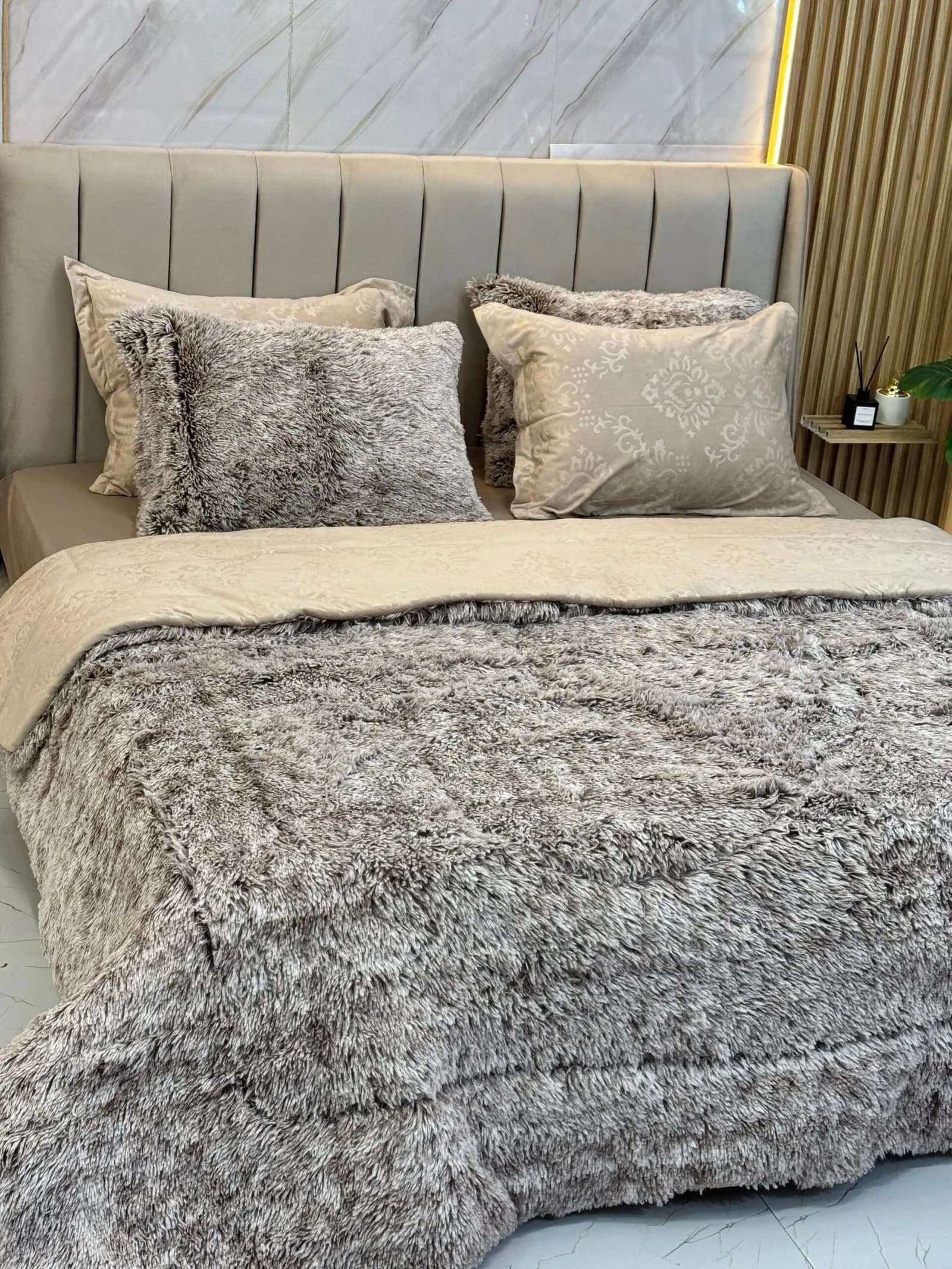 Couette Velours 2 places 240×230 cm Beige & Marron | A la Page Tunisie