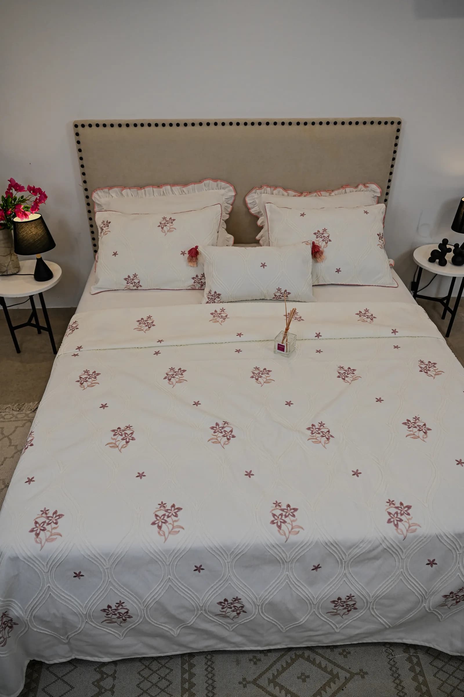 Parure de Lit Haute Gamme  Jacquard Brodé « Palais Rosé » (7 Pièces) | A la Page