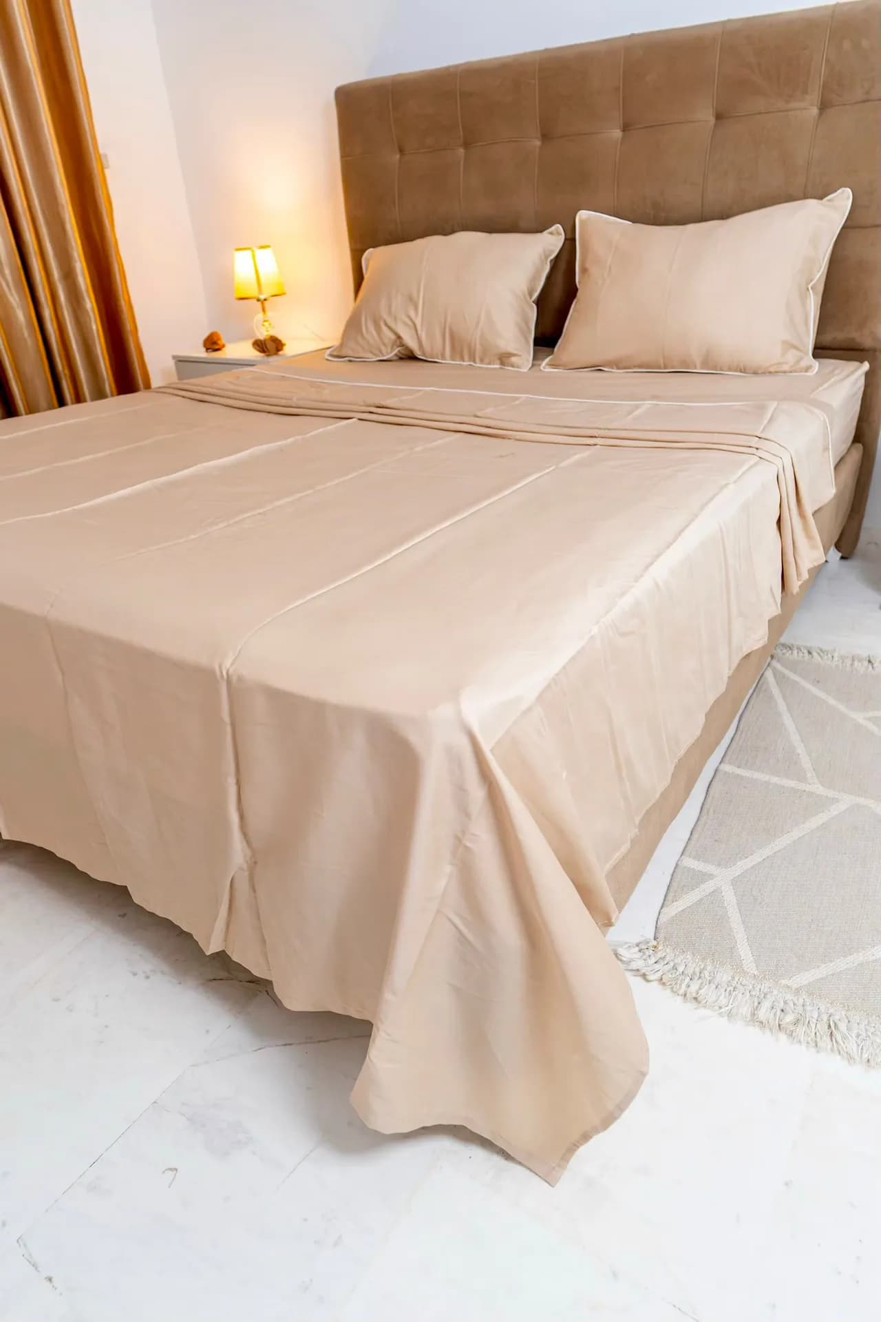 Parure de lit Satin de Coton Beige (4 pièces) | A la Page Tunisie