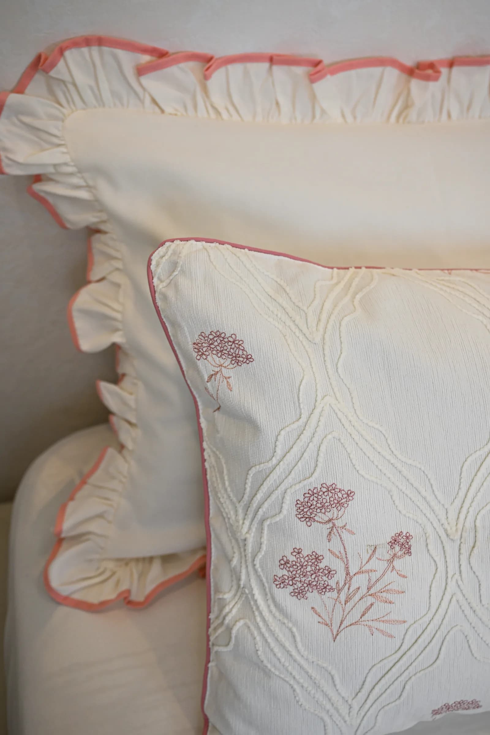 Parure de Lit Haute Gamme Jacquard Brodé « Rosée Royale » (7 Pièces) | A la Page
