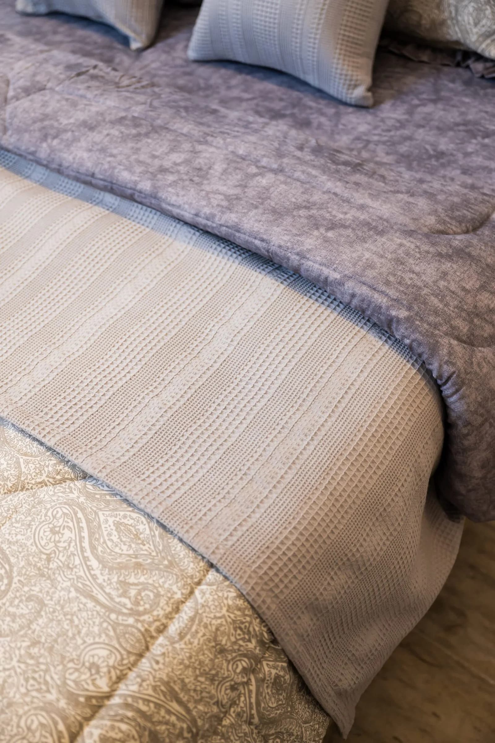 Ensemble Jeté de Lit + 2 Coussins Décoratifs Midabi 100% Coton Tunisie – À La Page