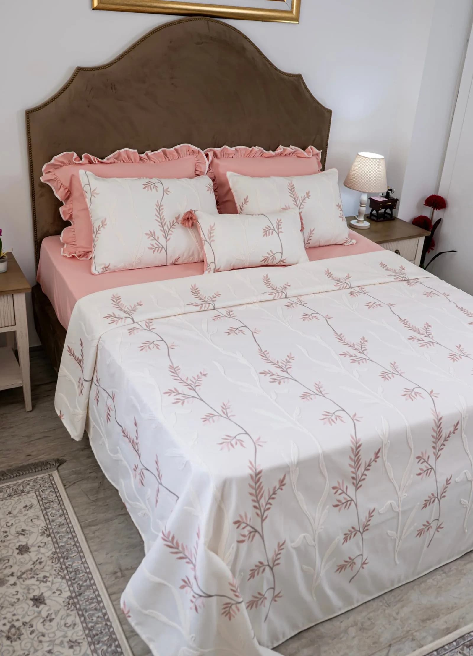 Parure de lit Haute Gamme  Jacquard Brodé « Rêve de Rose » (7 pièces) | A la Page