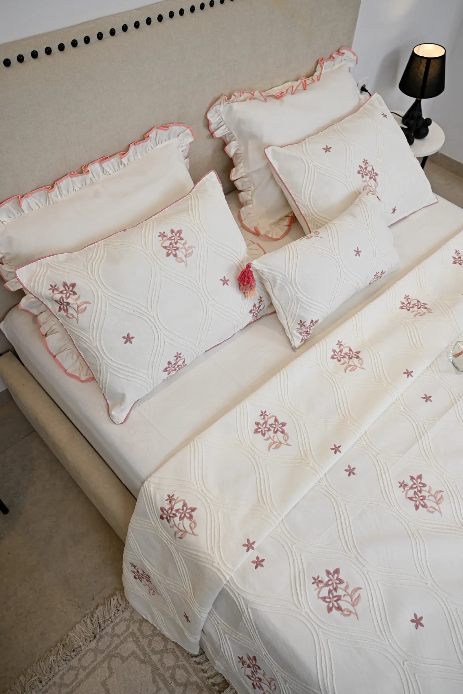 Parure de Lit Haute Gamme  Jacquard Brodé « Palais Rosé » (7 Pièces) | A la Page