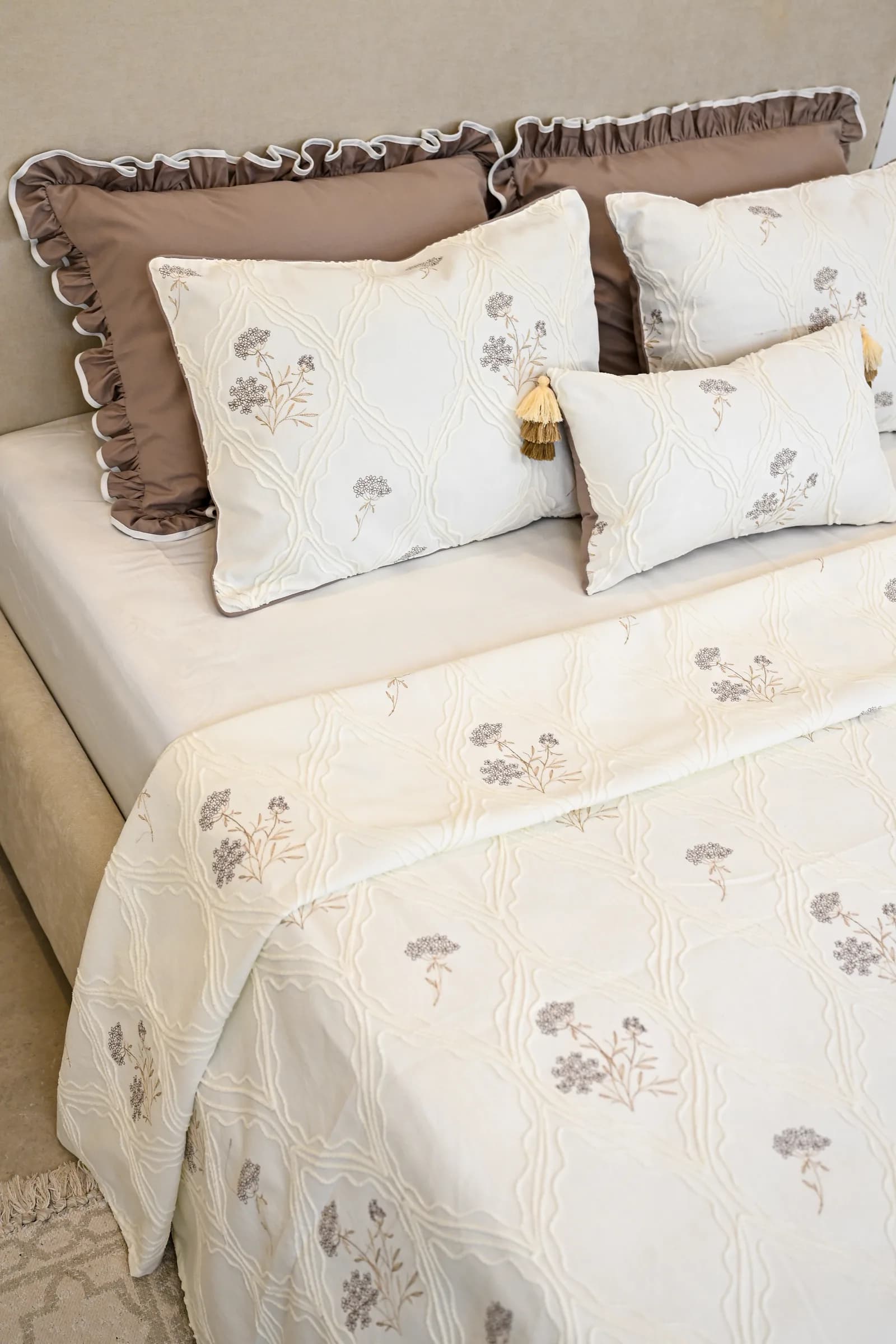 Parure de Lit Haute Gamme Jacquard Brodé « Ambre Royal » (7 Pièces) | A la Page