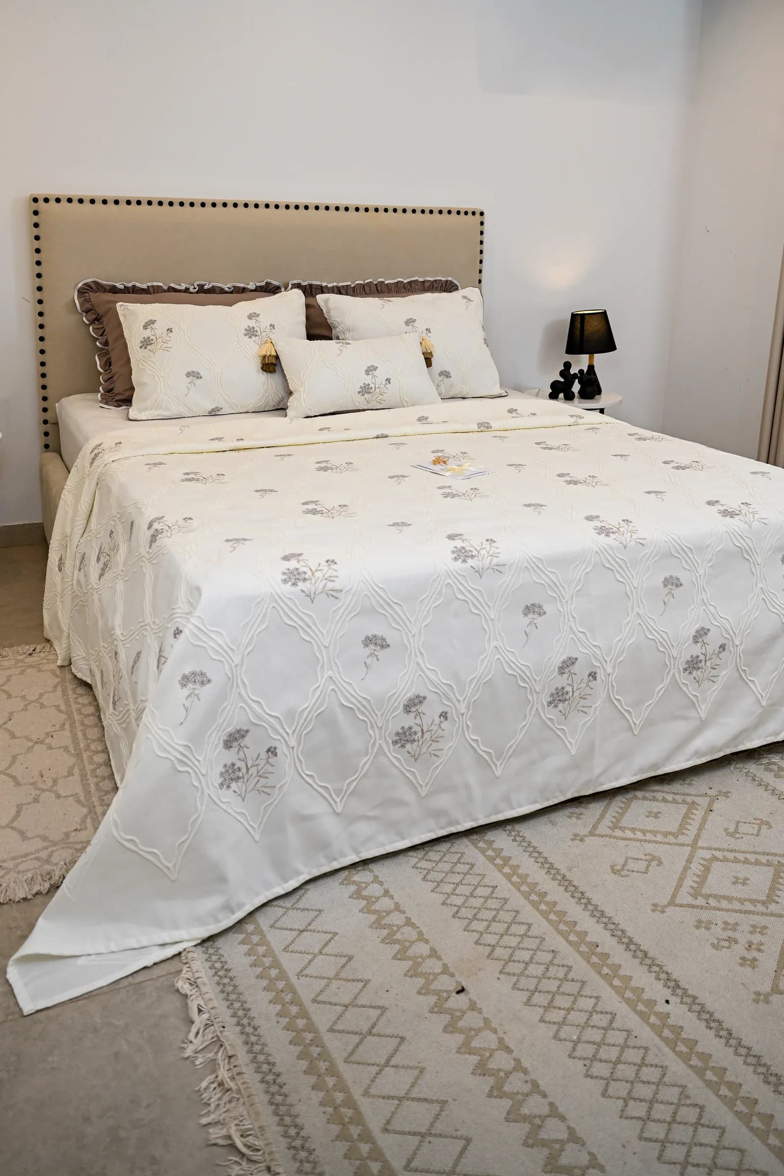 Parure de Lit Haute Gamme Jacquard Brodé « Ambre Royal » (7 Pièces) | A la Page