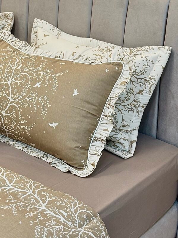 img_0545 Couette 2 Places 7 Pièces (220x240) avec 4 Taies d'Oreiller + Coussin et Housse de Matelas - Luxe et Confort