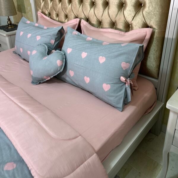 img_4369 Couette 2 Places 7 Pièces (220x240) avec 4 Taies d'Oreiller + Coussin et Housse de Matelas - Luxe et Confort