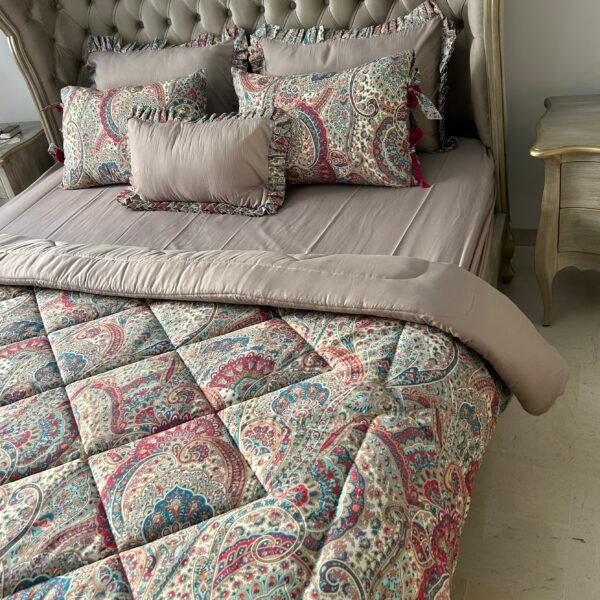 Couette 2 Places 7 Pièces (220x240) avec 4 Taies d'Oreiller + Coussin et Housse de Matelas - Luxe et Confort