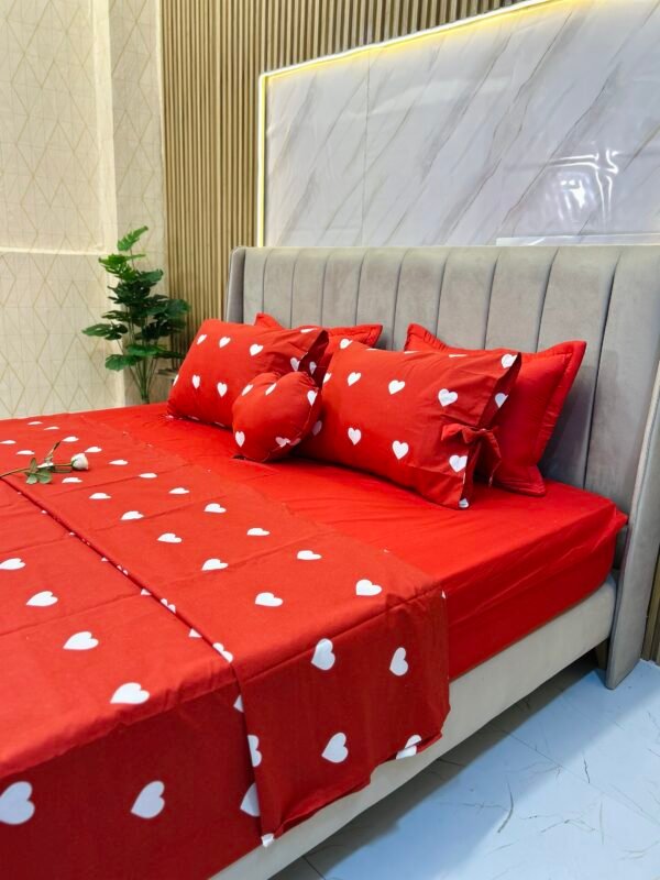 Parure de lit 7 pièces avec housse + drap + 4 taies + coussin déco