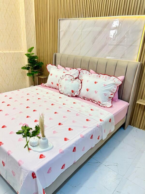 Parure de lit 7 pièces avec housse + drap + 4 taies + coussin déco