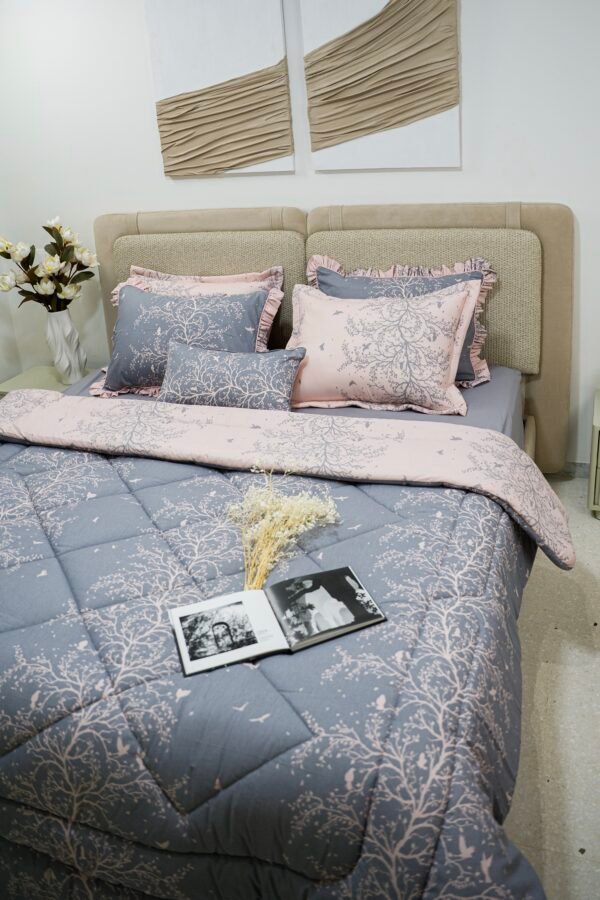 dsc01500 Couette 2 Places 7 Pièces (220x240) avec 4 Taies d'Oreiller + Coussin et Housse de Matelas - Luxe et Confort