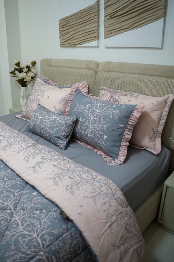 dsc01817 Couette 2 Places 7 Pièces (220x240) avec 4 Taies d'Oreiller + Coussin et Housse de Matelas - Luxe et Confort