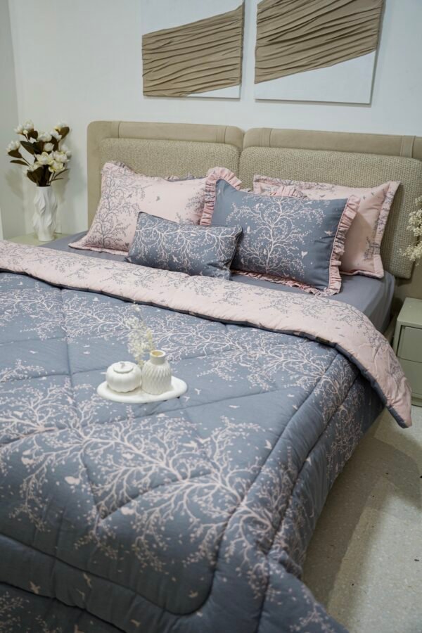 dsc01821 Couette 2 Places 7 Pièces (220x240) avec 4 Taies d'Oreiller + Coussin et Housse de Matelas - Luxe et Confort