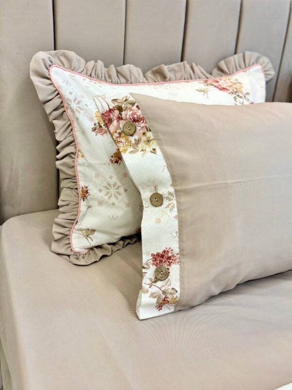 Parure de lit 7 pièces avec housse + drap + 4 taies + coussin déco