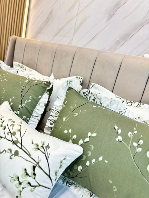 img_0481-2 Couette 2 Places 7 Pièces (220x240) avec 4 Taies d'Oreiller + Coussin et Housse de Matelas - Luxe et Confort