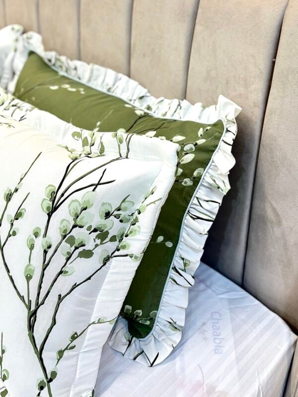 img_0491-2 Couette 2 Places 7 Pièces (220x240) avec 4 Taies d'Oreiller + Coussin et Housse de Matelas - Luxe et Confort