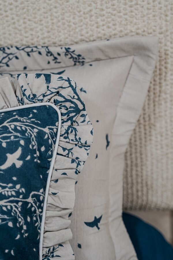 Couette 2 Places 7 Pièces (220x240) avec 4 Taies d'Oreiller + Coussin et Housse de Matelas - Luxe et Confort