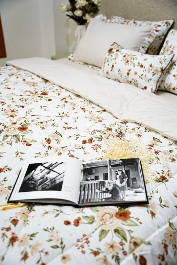 dsc01532 Couette 2 Places 7 Pièces (220x240) avec 4 Taies d'Oreiller + Coussin et Housse de Matelas - Luxe et Confort