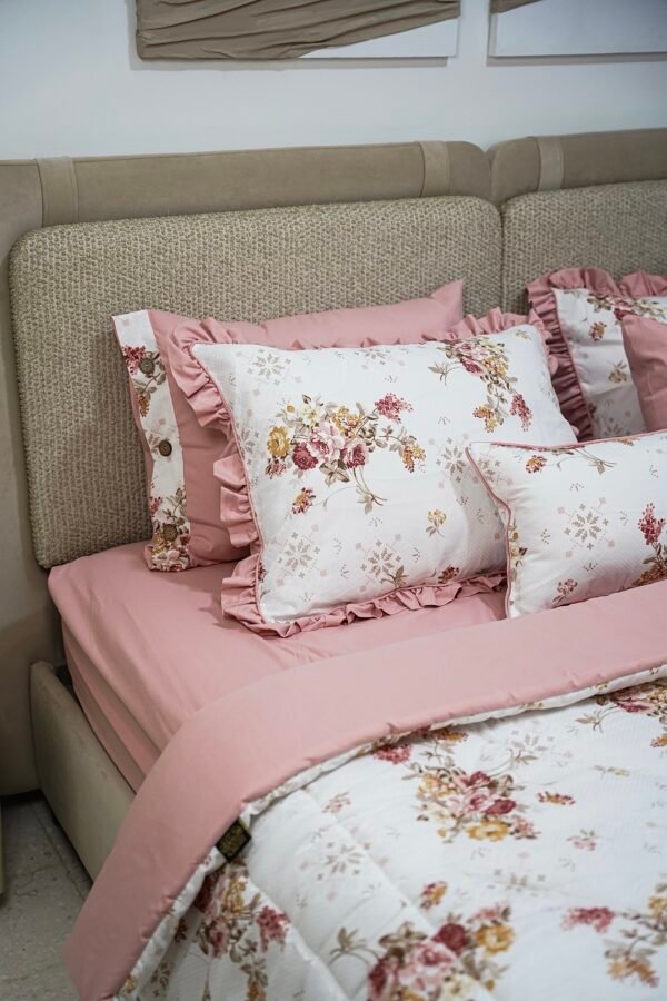 dsc01567 Couette 2 Places 7 Pièces (220x240) avec 4 Taies d'Oreiller + Coussin et Housse de Matelas - Luxe et Confort