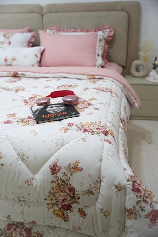 dsc01581 Couette 2 Places 7 Pièces (220x240) avec 4 Taies d'Oreiller + Coussin et Housse de Matelas - Luxe et Confort