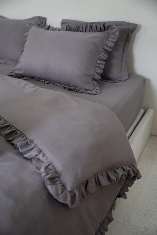 dsc01621 Housse de couette à volants gris clair – Style chic et intemporel | Tunisie