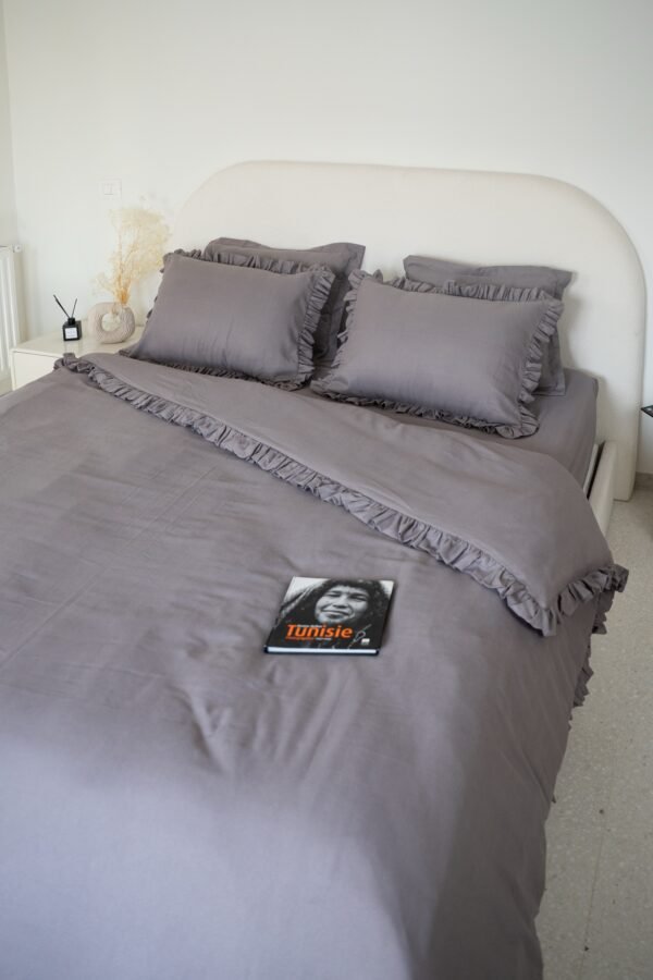 dsc01625 Housse de couette à volants gris clair – Style chic et intemporel | Tunisie