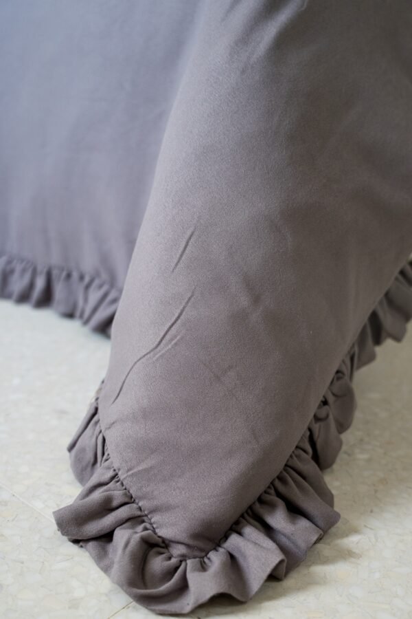 dsc01628 Housse de couette à volants gris clair – Style chic et intemporel | Tunisie