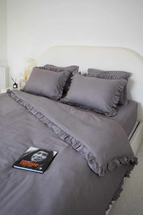 dsc01630 Housse de couette à volants gris clair – Style chic et intemporel | Tunisie