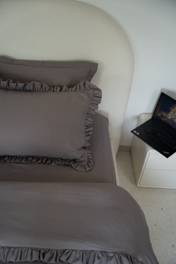 dsc01651 Housse de couette à volants gris clair – Style chic et intemporel | Tunisie