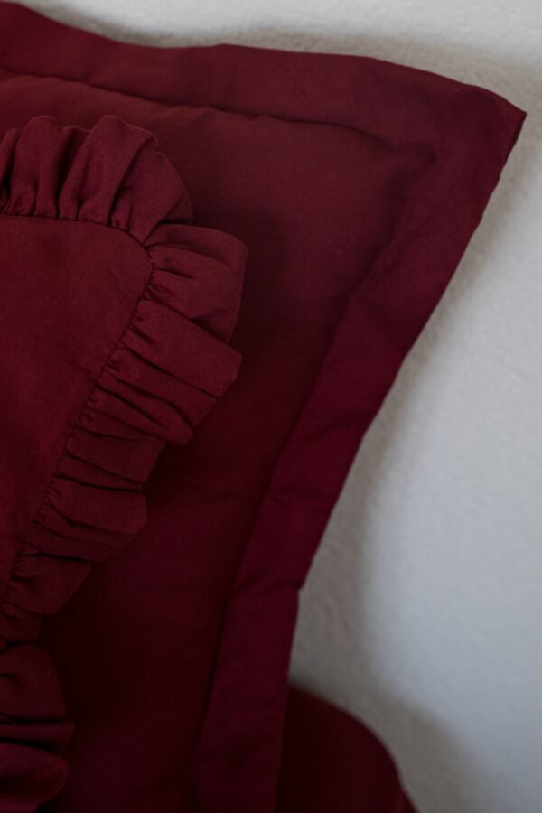 dsc01672 Housse de couette à volants bordeaux – Raffinée et chaleureuse | Tunisie