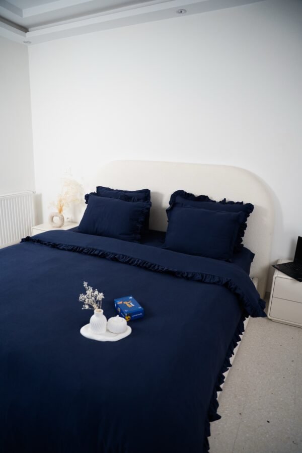 dsc01717 Housse de couette à volants bleu marine – Élégance intemporelle | Tunisie