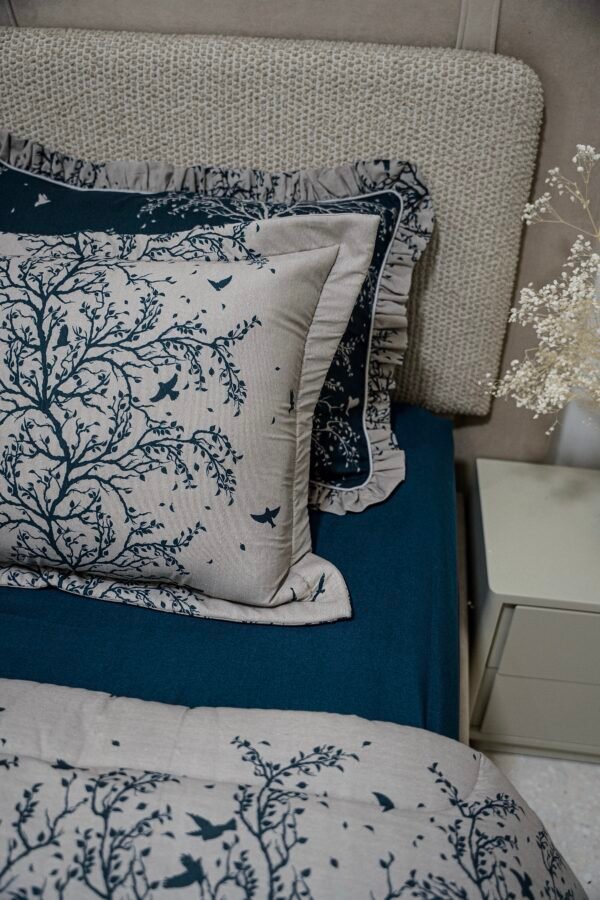 Couette 2 Places 7 Pièces (220x240) avec 4 Taies d'Oreiller + Coussin et Housse de Matelas - Luxe et Confort