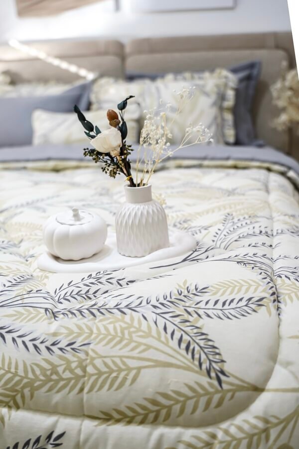 dsc01855 Couette 2 Places 7 Pièces (220x240) avec 4 Taies d'Oreiller + Coussin et Housse de Matelas - Luxe et Confort