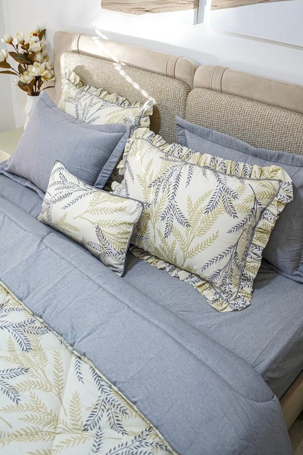 dsc01857 Couette 2 Places 7 Pièces (220x240) avec 4 Taies d'Oreiller + Coussin et Housse de Matelas - Luxe et Confort