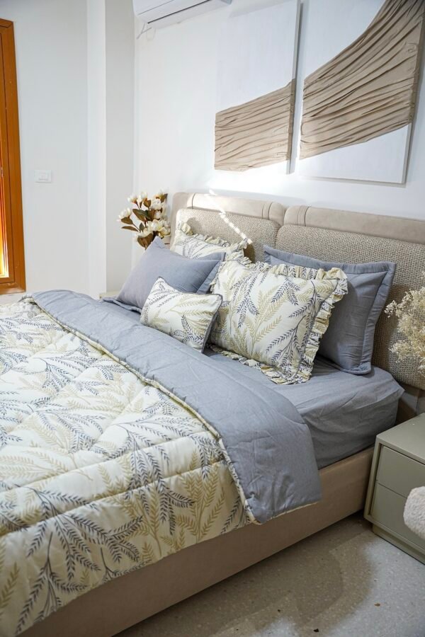 dsc01860 Couette 2 Places 7 Pièces (220x240) avec 4 Taies d'Oreiller + Coussin et Housse de Matelas - Luxe et Confort