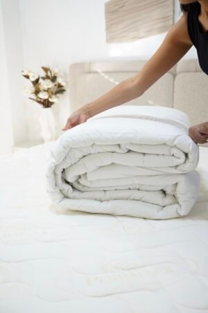 img_3135 Couette blanche deux places 240×220 cm – Légère, chaude et élégante | Tunisie