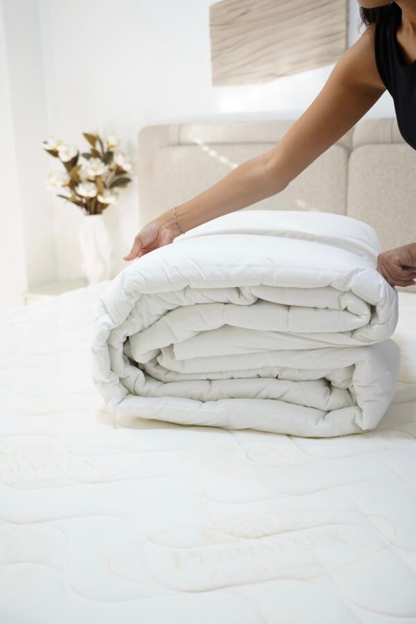 img_3135 Couette blanche deux places 240×220 cm – Légère, chaude et élégante | Tunisie