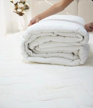 img_3135 Couette blanche deux places 240×220 cm – Légère, chaude et élégante | Tunisie