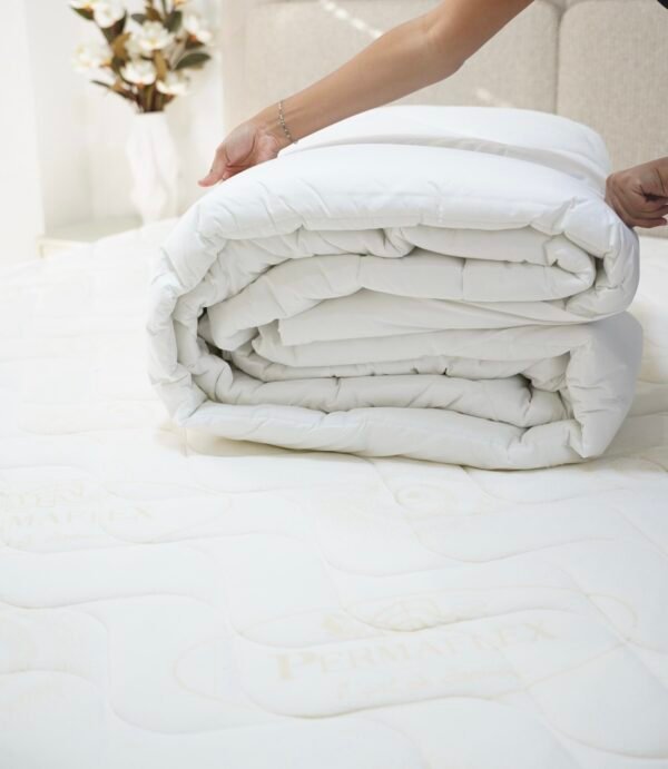 img_3135 Couette blanche deux places 240×220 cm – Légère, chaude et élégante | Tunisie