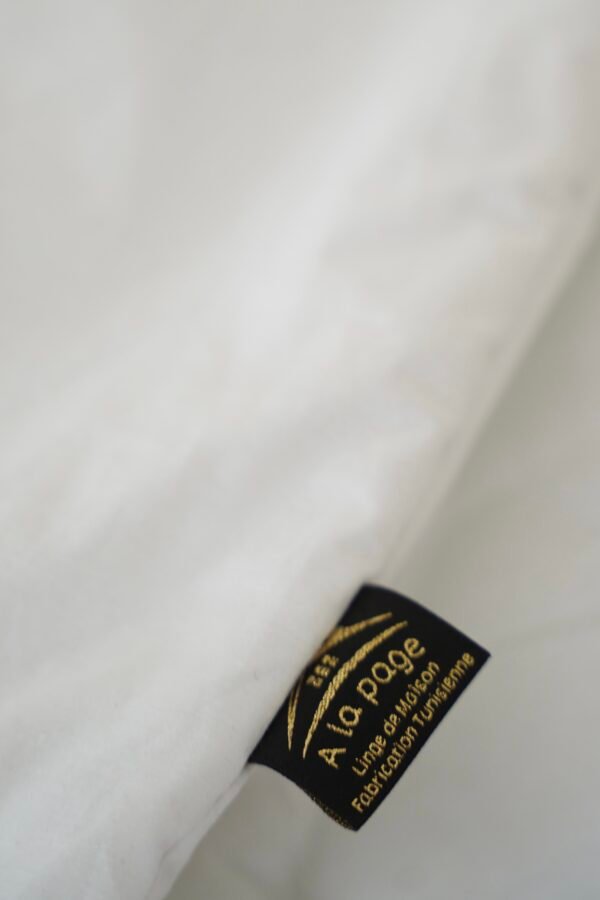 img_3142 Couette blanche deux places 240×220 cm – Légère, chaude et élégante | Tunisie