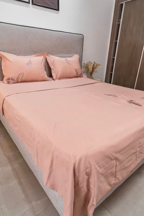 Housse de couette 100% Coton Rose Poudré Brodé "Plume" (4 pièces) | A la Page Tunisie
