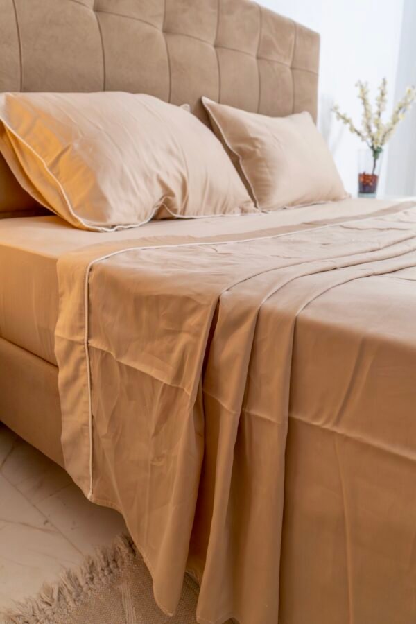 Parure de lit Satin de Coton Beige (4 pièces) | A la Page Tunisie