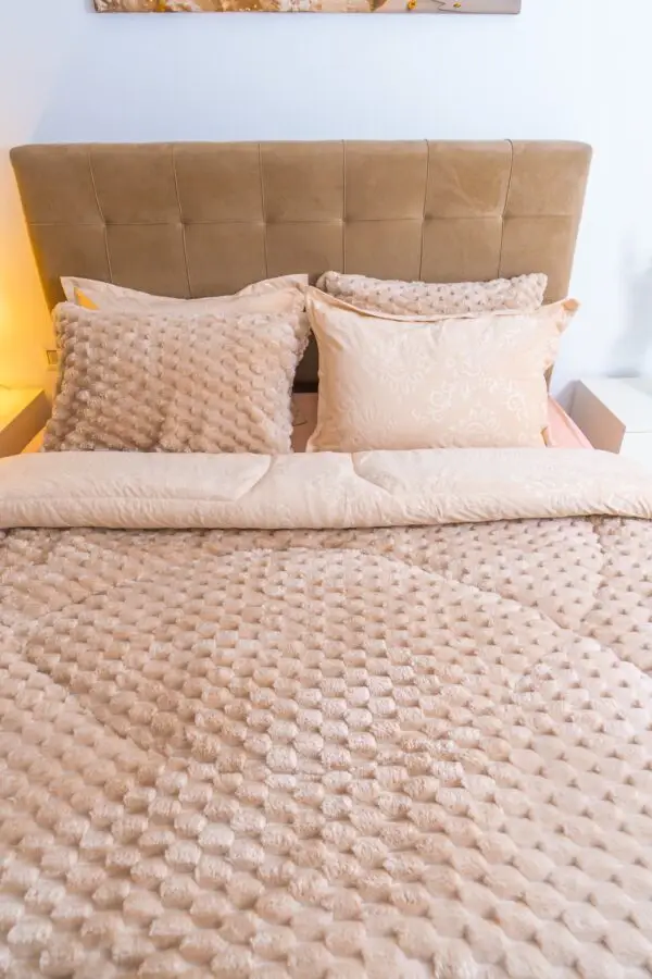 dsc00198-3 Couette Velours 2 places 240×230 cm Beige Rosé | A la Page Tunisie