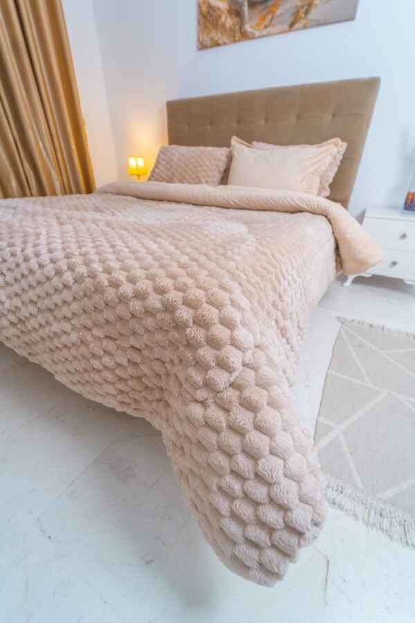 dsc00215-3 Couette Velours 2 places 240×230 cm Beige Rosé | A la Page Tunisie