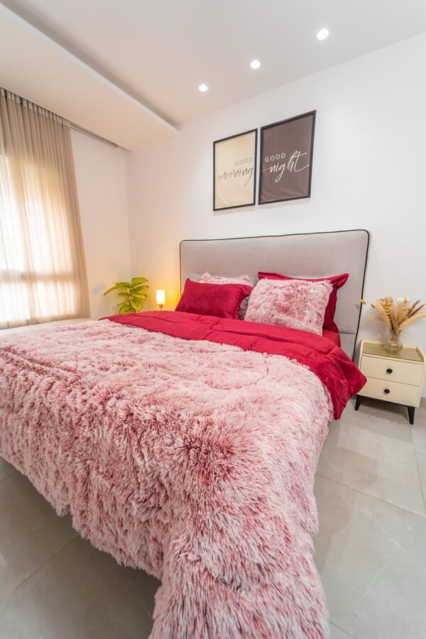 dsc00008-2 Couette Velours 2 places 240×230 cm Rose & Rouge | A la Page Tunisie