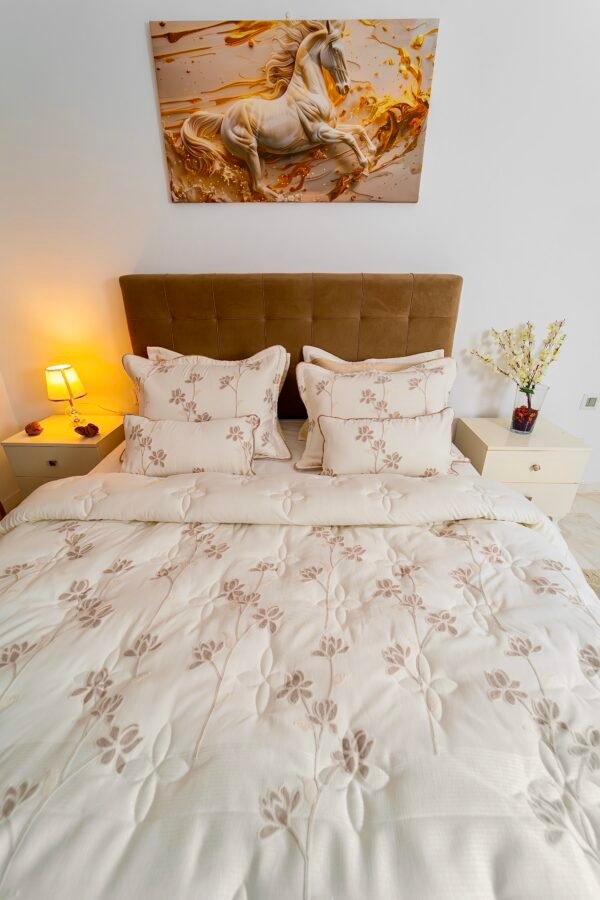 dsc00097 Couvre-lit 8 pièces beige brodé 240×260 cm avec housse 180×200 | A la Page