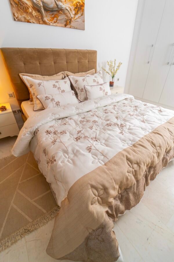 dsc00133 Couvre-lit 8 pièces beige brodé avec finition mauve 240×260 cm | A la Page