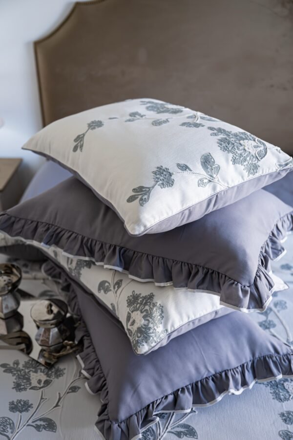 Parure de Lit Haute Gamme  Jacquard Brodé  "Signature Céladon" (7 Pièces) | A la Page